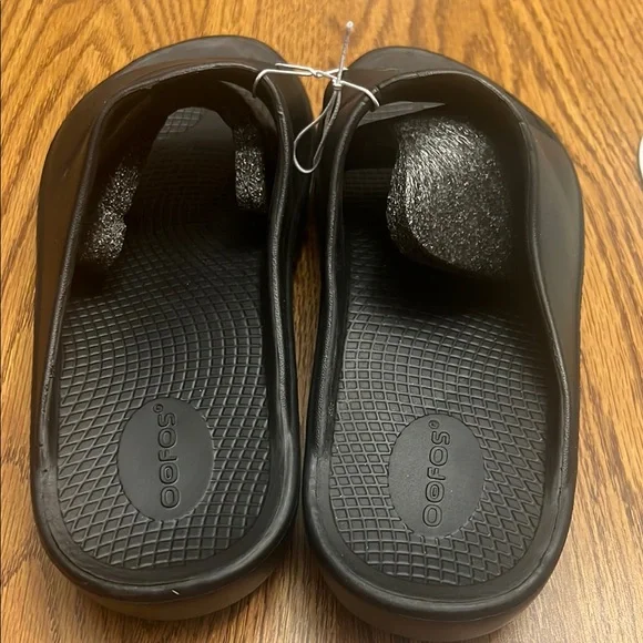 OOFOS Black Slide Sandals - Picture 4 of 6